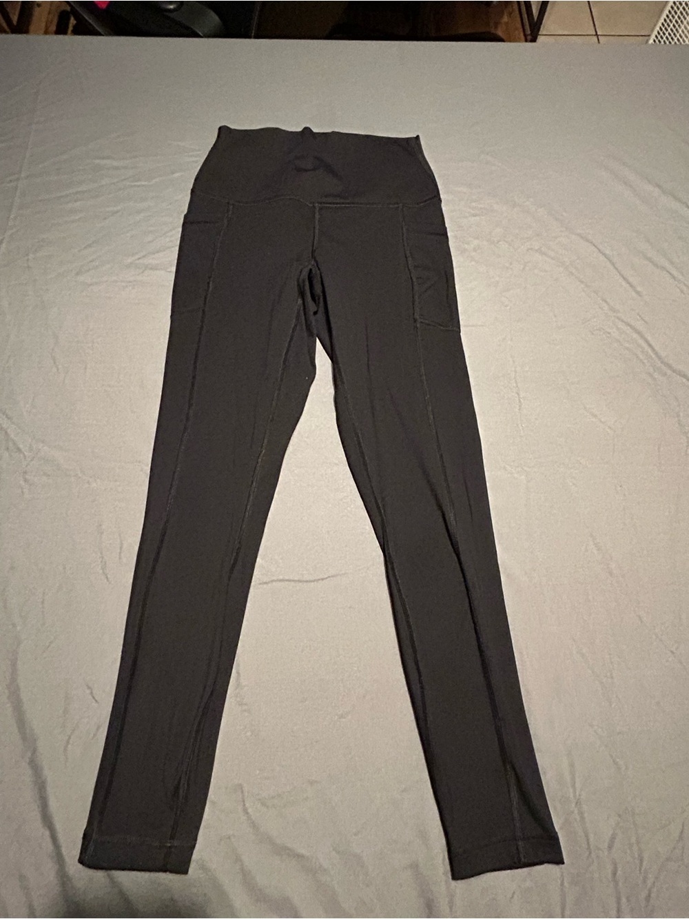 Yogalicious High-Rise Black Leggings with Side Pockets